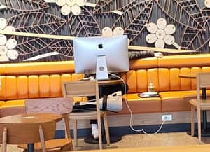 一杯咖啡坐一整天？韓國星巴克禁止「咖學族」帶桌機、印表機霸佔座位