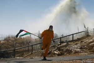 臭到讓你不能抗議   以色列驅散民眾出奇招