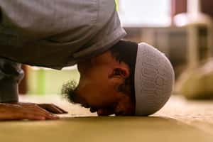 穿越繽紛罩袍，走入台北清真寺的齋戒月