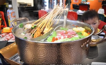 台中好吃串串鍋推薦 | 大吉籤plus+麻辣串串鍋專門店 每週三晚上八點放party音樂，超嗨~!!! 生啤酒買一送一（可寄杯）