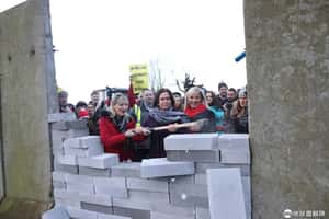 「不想去超市買東西還要帶護照」英國脫歐邊界問題遲遲未解 民生、海運都受阻