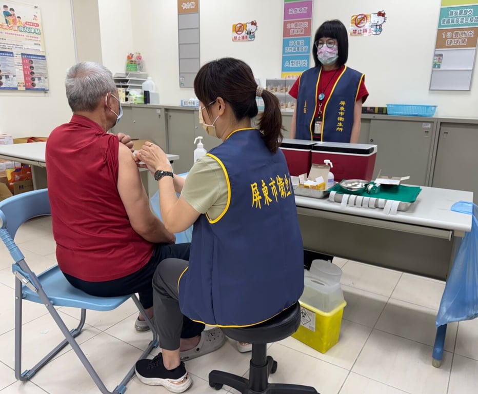 民眾踴躍 施打疫苗 屏縣府衛生局中秋連假護健康不打烊