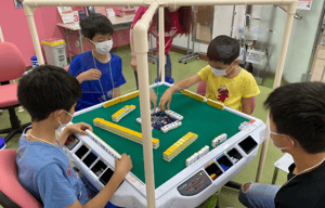 「健康的麻將鍛鍊靈活的大腦」日本小學生的課後娛樂瘋打麻將