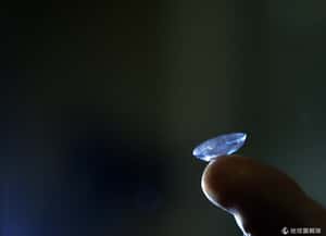 戴完順手沖入馬桶  美國下水道的隱形眼鏡汙染