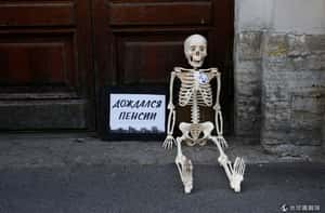 「到棺材裡拿退休金」  民眾反對提高退休年齡  普亭上電視滅火