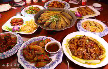 【新營美食】從流水席到小餐廳，30年真功夫的總鋪師手路菜!必點山寨雞、紅燒黑豆豬腳、魷魚螺肉蒜「新營山寨家庭餐廳」｜新營聚餐推薦 - 台南好Food遊