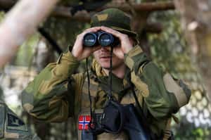 「軍用級」聽起來很威，對老兵來說只是「廉價廢物」的禮貌說法