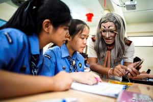 學生怕出錯不敢講英文？  這名泰國老師有一套