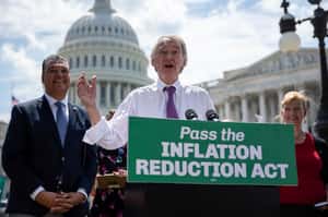 獻給失去信心的美國人 美參議院通過「超級法案大禮包」