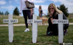 「創傷不是比賽、不需要比較」 美國科倫拜校園槍擊案20周年