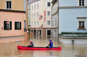 中歐水患釀12人死