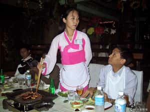 北韓全球開餐廳    意外成為脫北者的出口