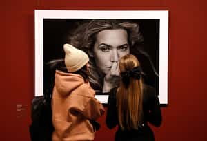 美的定義不該是年輕和完美 好萊塢女星流行拍素顏照