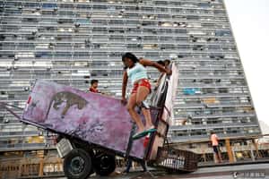 像Tinder一樣  巴西APP幫資源回收者配對