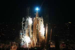 蓋了144年，全世界都在慶祝聖家堂封頂　但巴塞隆納人的煩惱才剛開始