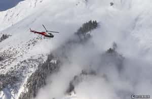 強震釀3000死   尼泊爾登山客錄下驚悚雪崩畫面