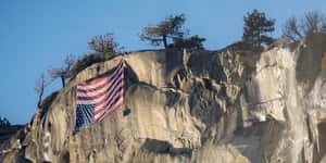 優勝美地國家公園員工「倒掛美國國旗」抗議川普政府裁員