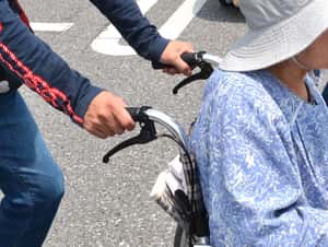 【地球圖書館】「你的學費是祖母出的」當孝順變成情緒勒索，日本孫女弒親案背後的照護壓力