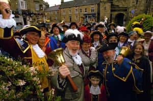 「今年我們不大吼」 英國街頭公告員大賽改規則