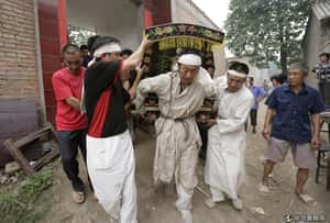 中國殯葬大改革  上交棺木不能等