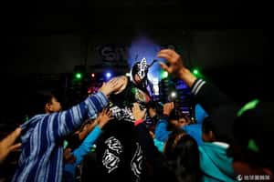 鐵絲網、玻璃與面具 墨西哥的極限摔角