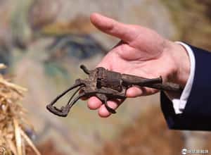 這把手槍殺了梵谷？拍賣場上的百年爭論