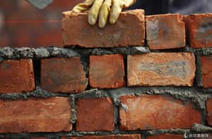 中國工廠老闆付不出錢  拿磚塊抵薪資