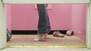 為打造人人都能安心消費的環境，日本華歌爾擬推「不分性別試衣間」，反引起民眾擔憂