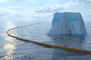 20 歲荷蘭青年實現海洋夢，打造 2 公里圍牆圍堵海上垃圾