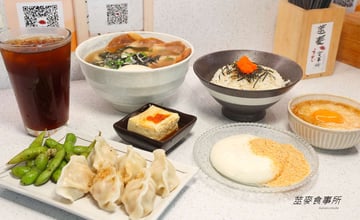 台南美食｜日系質感小食堂！「莁麦うまい食事所」！手工水餃、自製甜點必吃，爆餡鮮蝦水餃讓人驚艷!