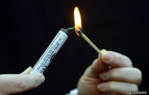 一年只能買一次  過年限定的煙火德國民眾好期待