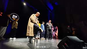 中國脫口秀被控「辱軍」　喜劇演員遭重罰、無限期停演