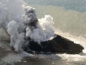 海底火山爆發  日本浮出新小島