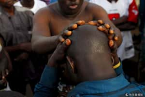 莫三比克迷信儀式  砍殺光頭求好運