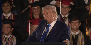 川普的「新美國夢」：鼓勵青年從華爾街回歸鋼鐵與混凝土，親手重建美國