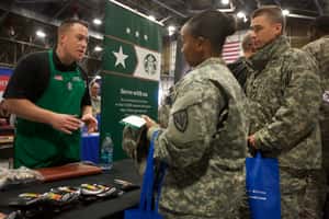 星巴克要建100家軍人家庭分店，讓退伍老兵能重新出發