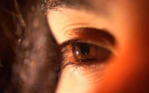  每天盯特定波長深紅色光 3 分鐘，新試驗研究：明顯改善衰退視力