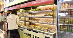 台北自助式麻辣燙 | 小谷姐姐 麻辣拌 麻辣燙 鐵板香鍋 食材新鮮又豐富 吃多少拿多 不同辣感，刺激你的味蕾