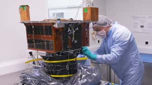 「在太空生產晶片有比較好嗎？」英國發射首顆製造衛星，挑戰在外太空打造半導體