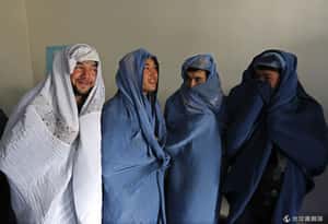 男穿罩袍女穿盔甲   阿富汗出現罕見挺女權景象