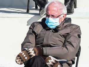 桑德斯meme出新高度  慈善T恤募得百萬美元