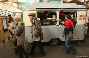 美食力量無窮大     德國辦起週四小吃日