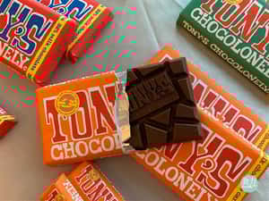 荷蘭市佔第一的Tony’s Chocolonely，用一塊形狀不規則的巧克力喚醒你對童工奴隸的關注！