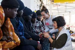 穿制服、社區服務、唱國歌 義大利充滿爭議的「難民訓練學院」