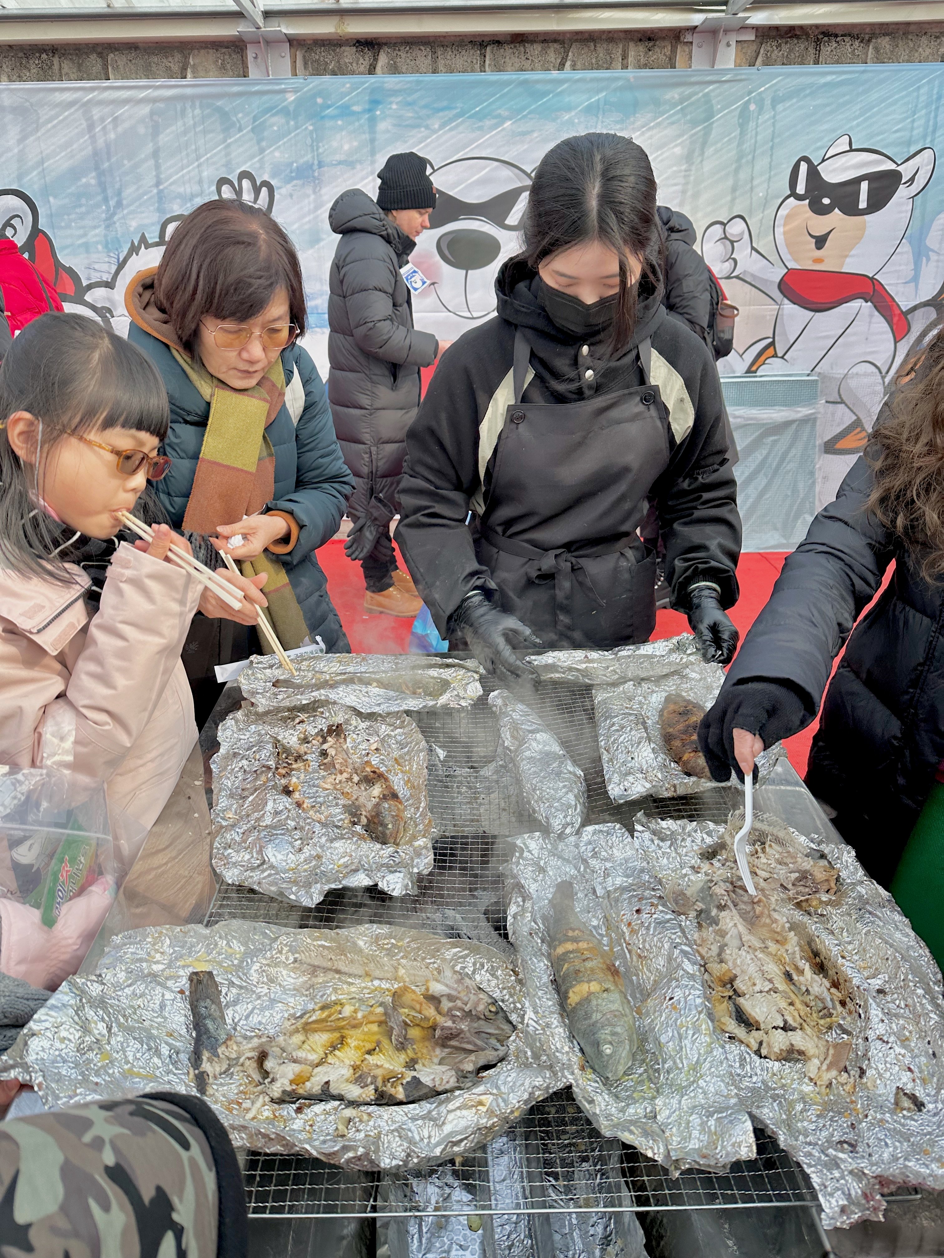 現烤山鱒魚鮮嫩好吃