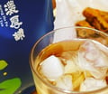 高雄老字號青草茶《濃厚舖》舒爽茶：現在隨手都能喝到囉！70年老店的魅力，清爽解膩神茶，告別手搖飲負擔│紅到北台灣的青草茶老品牌！草本茶推薦