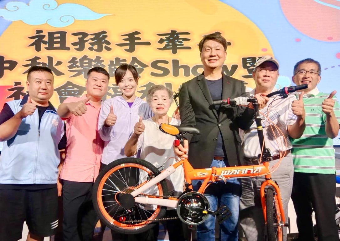 新竹香山樂齡「祖孫手牽手」迎中秋 高虹安承諾延續幸福城市政見