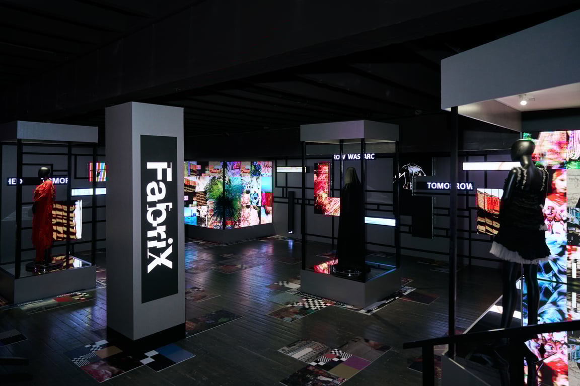FabriX 在巴黎時裝週2025策展多感官時裝展覽