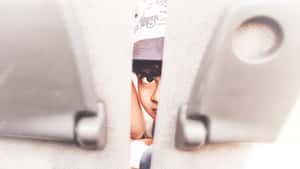 為什麼會感覺到有人在背後盯著你？研究顯示，大腦比意識更注意周遭