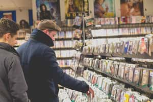 CD的文藝復興來臨？美國Ｚ世代「CD不是拿來聽的，是復古懷舊的追星方式」